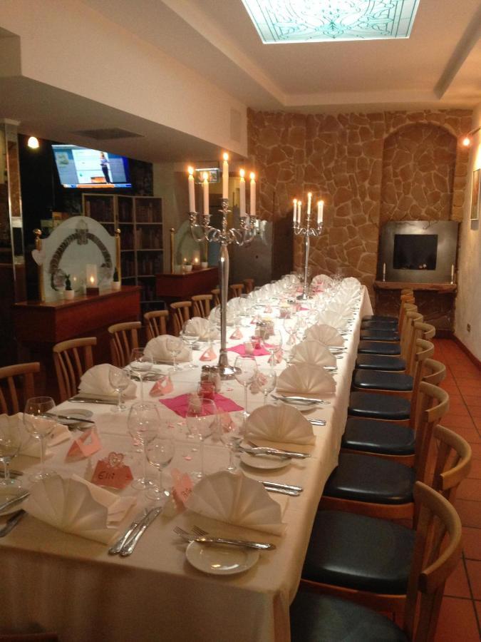 Marktplatzhotel - Restaurant Tafelspitz Weinheim Buitenkant foto