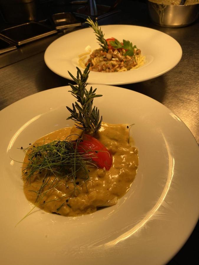 Marktplatzhotel - Restaurant Tafelspitz Weinheim Buitenkant foto